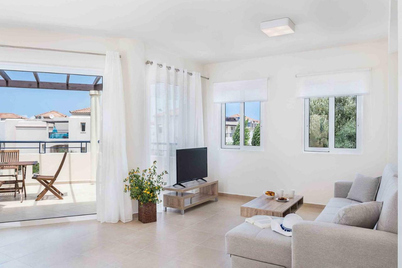 Resitour - Aphrodite Beachfront Pírgosz Pszilonéru Kültér fotó