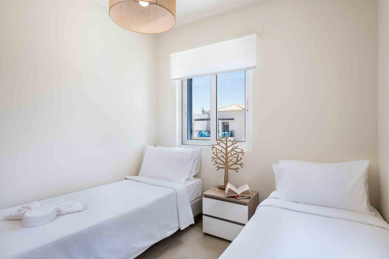 Resitour - Aphrodite Beachfront Pírgosz Pszilonéru Kültér fotó